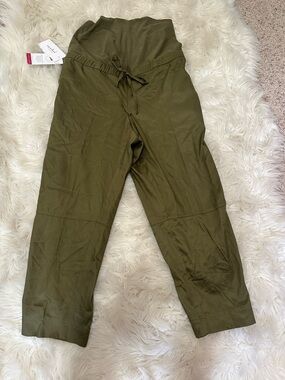 NWT Isabel Maternity by Ingrid & Isabel Olive Green Straight Leg Maternity Pants
